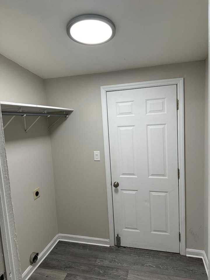 3026 Leroy St - Photo 3 of 7