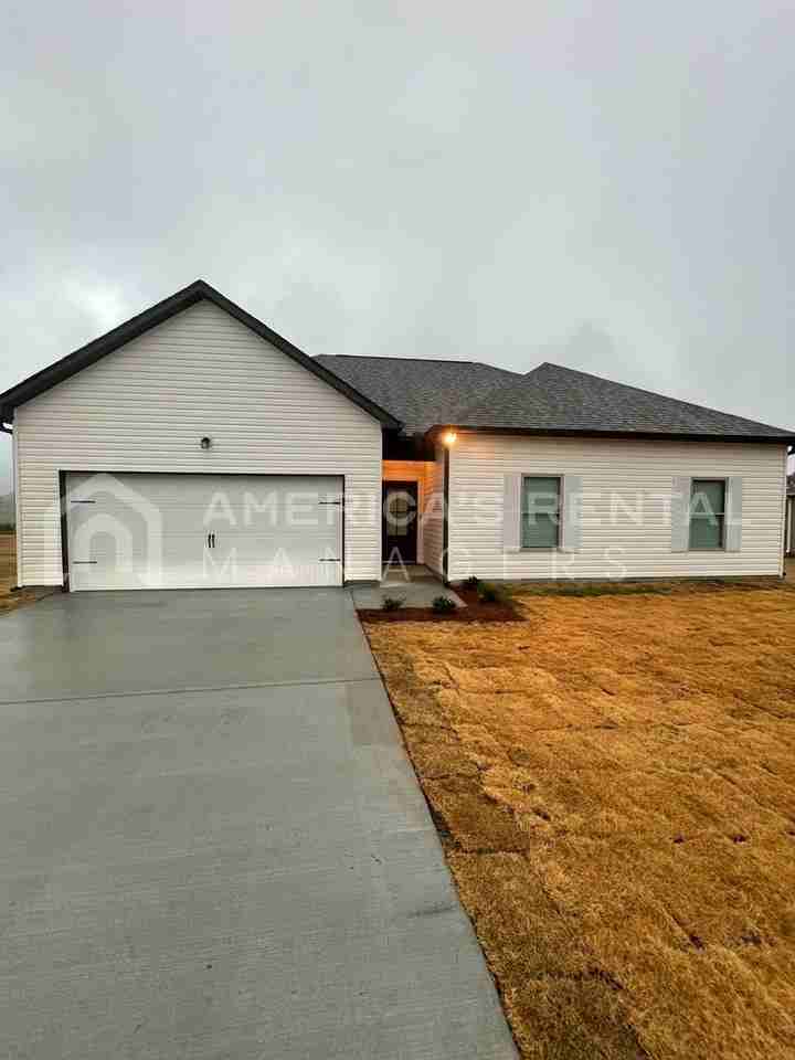 172 Graham Cir - Photo 2 of 44