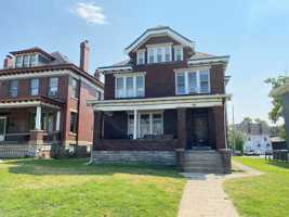 featured image of 235 E 16th Ave