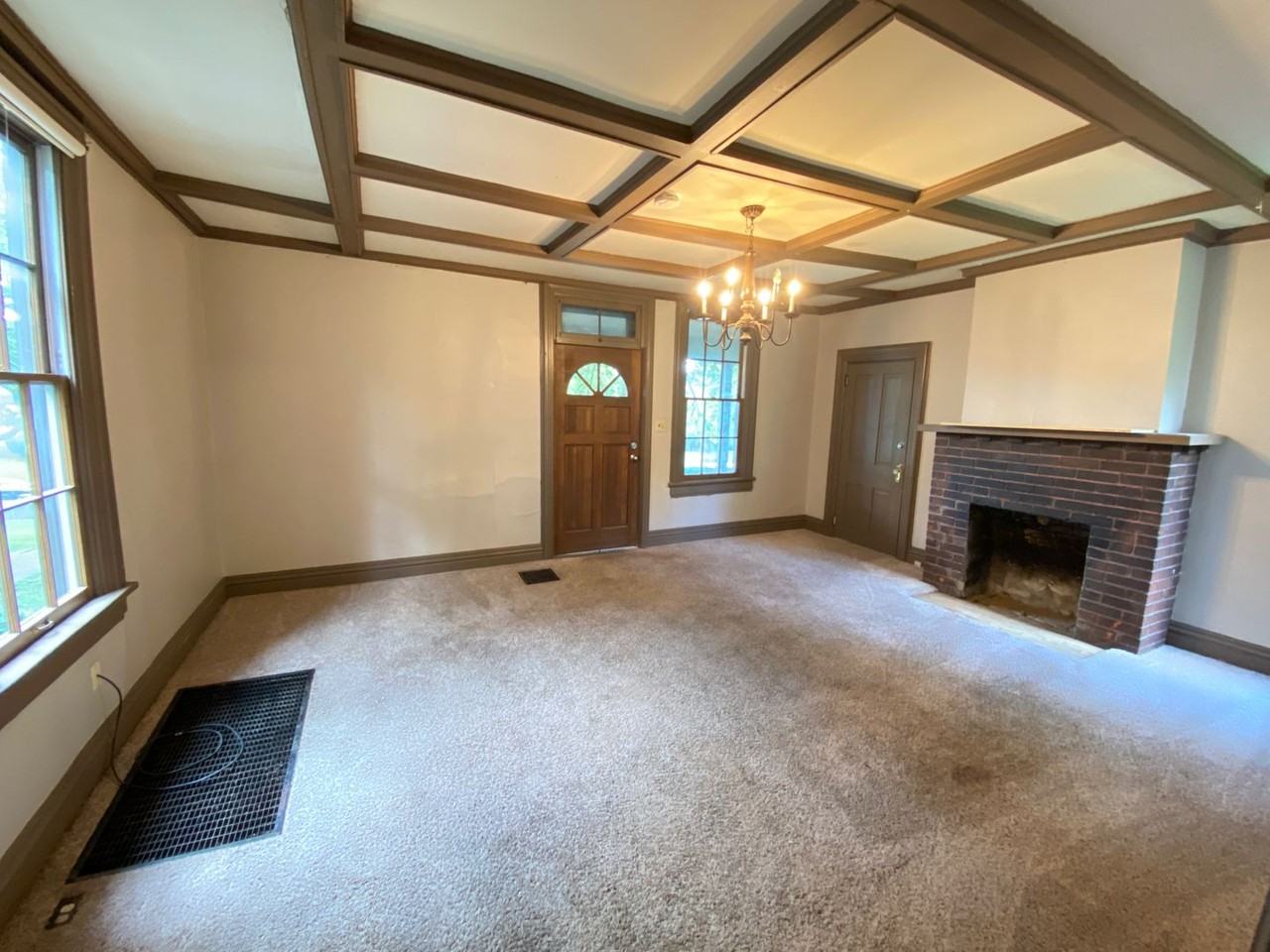 42 E Norwich Ave - Photo 3 of 20