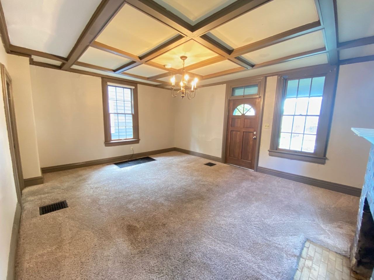 42 E Norwich Ave - Photo 4 of 20