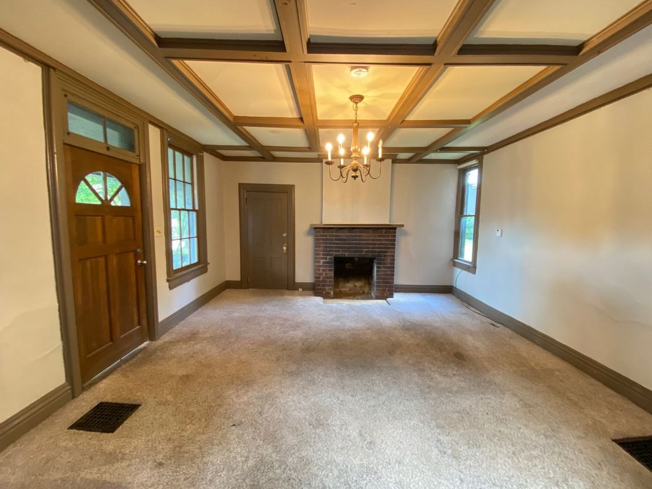 42 E Norwich Ave - Photo 5 of 20