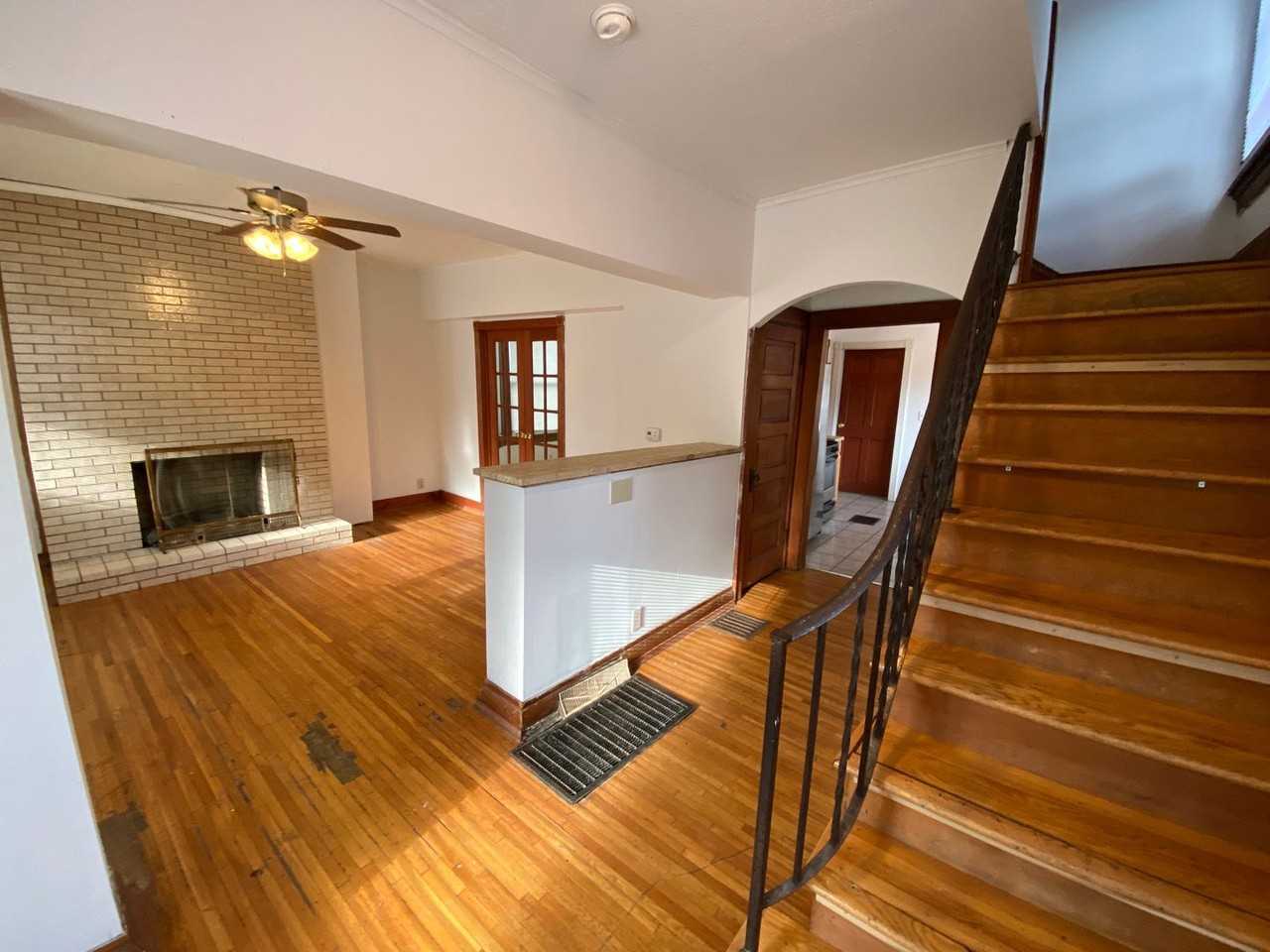 2205 Waldeck Ave - Photo 2 of 13