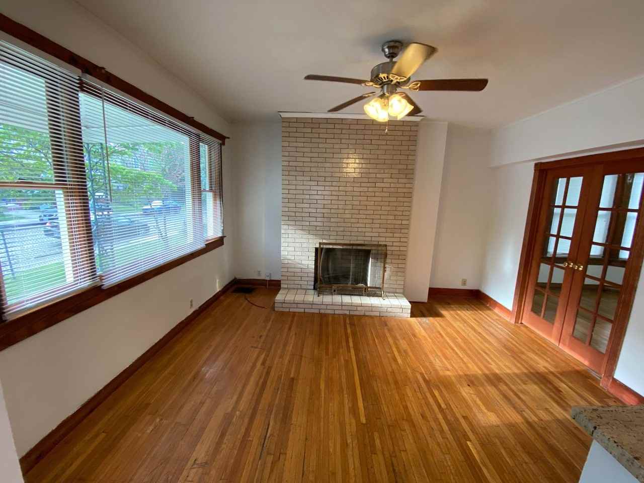 2205 Waldeck Ave - Photo 3 of 13