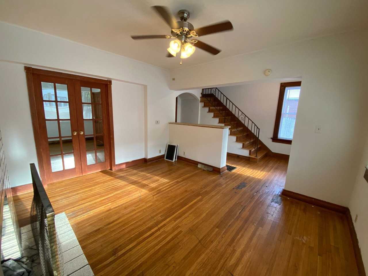 2205 Waldeck Ave - Photo 4 of 13
