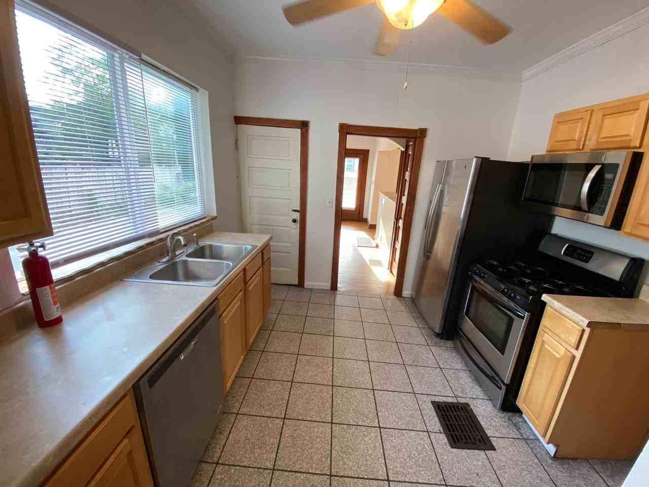 2205 Waldeck Ave - Photo 6 of 13