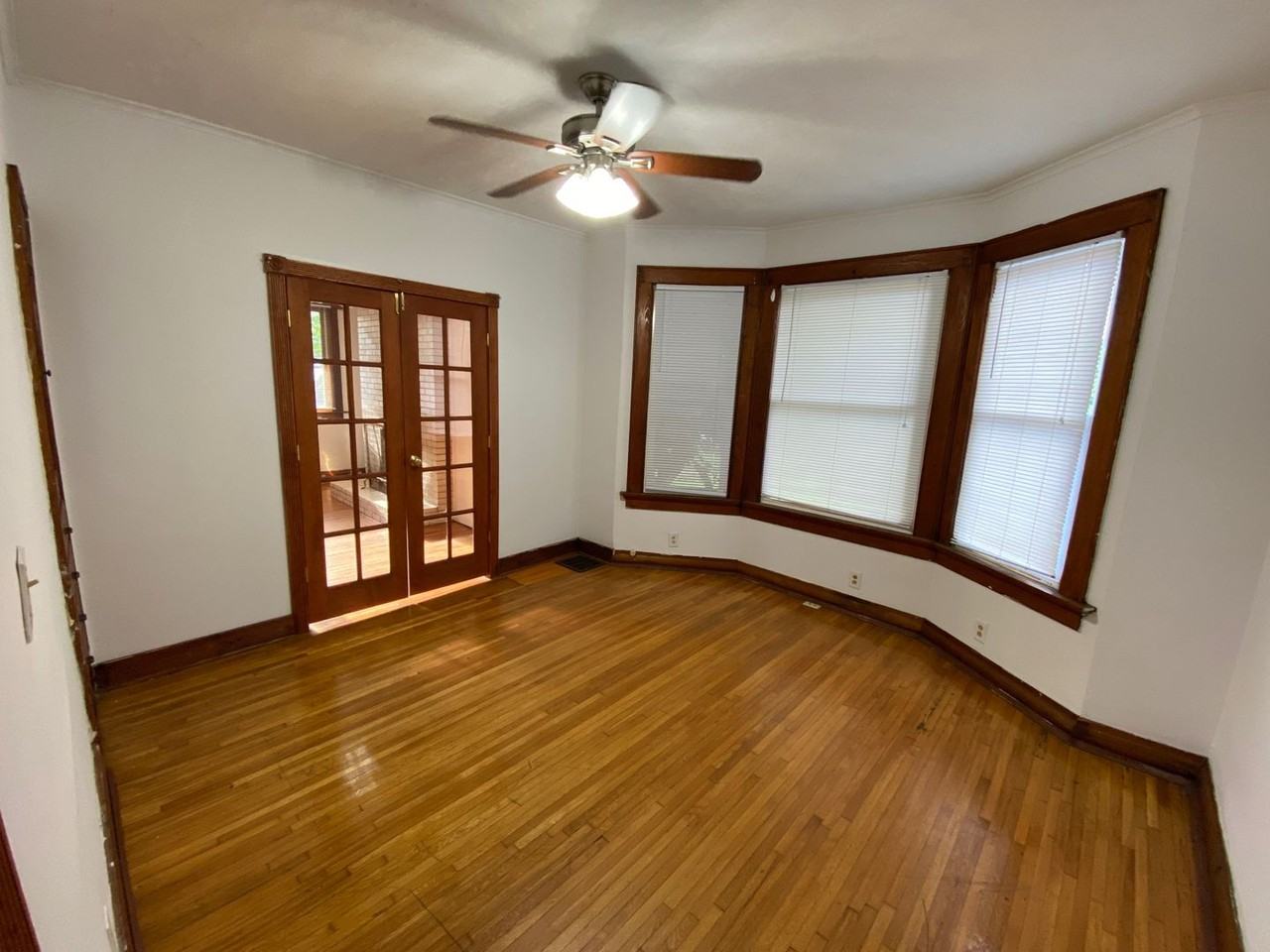 2205 Waldeck Ave - Photo 7 of 13
