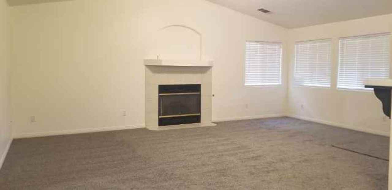 10916 10916 Royal Ascot Ave - Royal Ascot Ave. - Photo 3 of 17