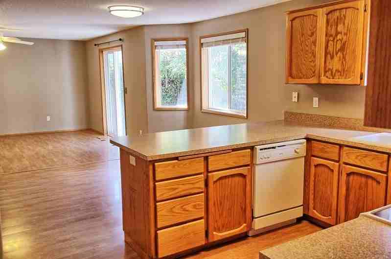 1602 Se 170th Ave - Photo 2 of 16