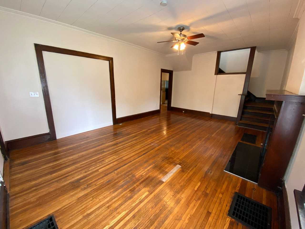 2257 Indianola Ave - Photo 4 of 23