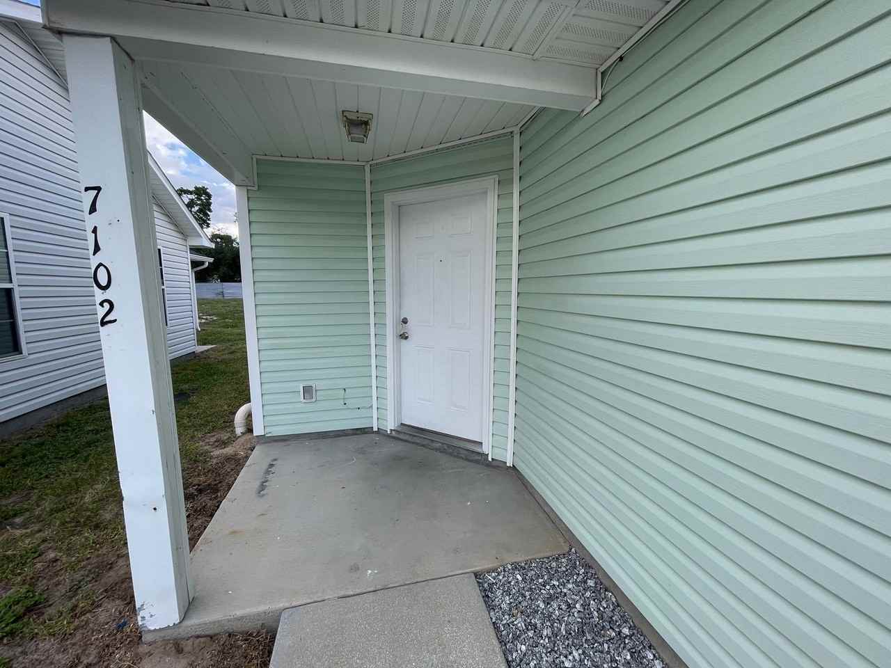 7102 N Lagoon Dr - Photo 3 of 19