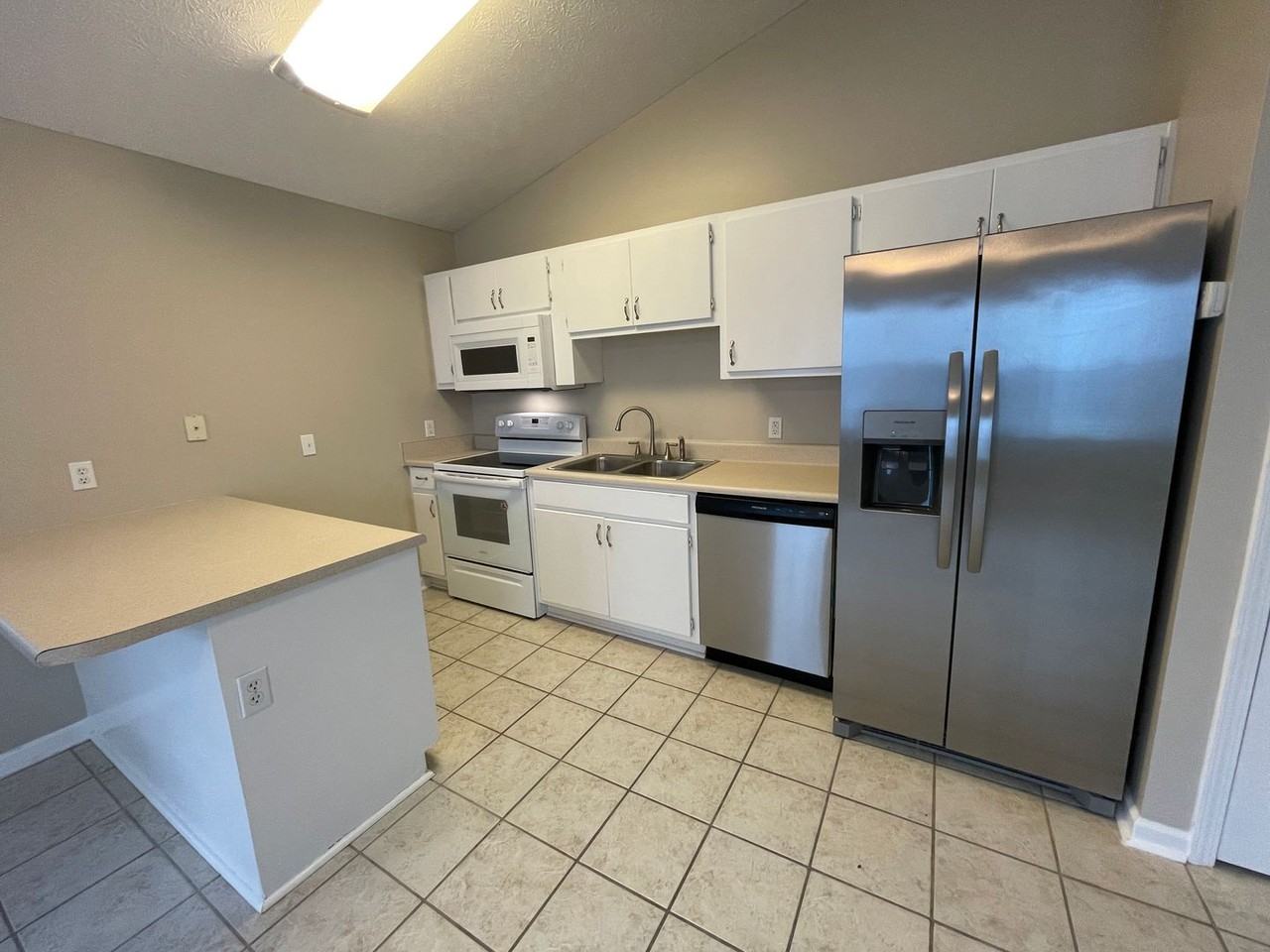 7102 N Lagoon Dr - Photo 5 of 19