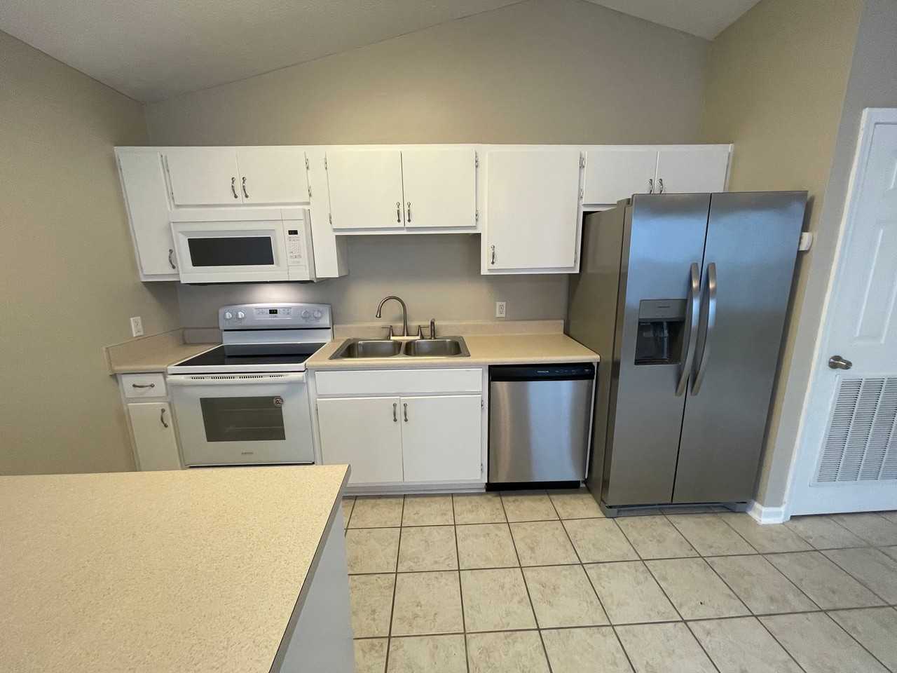 7102 N Lagoon Dr - Photo 6 of 19