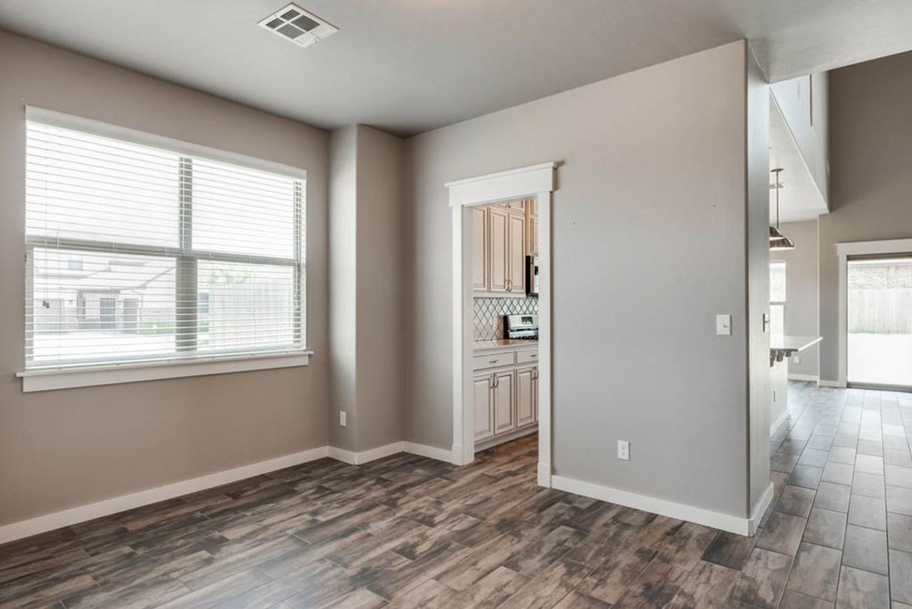 11408 Nw 104th St - Photo 5 of 31