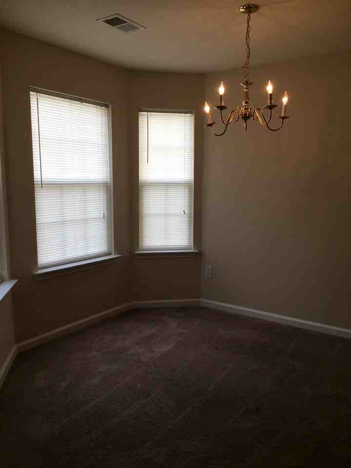 2525 Whetstone Ln - Photo 3 of 11