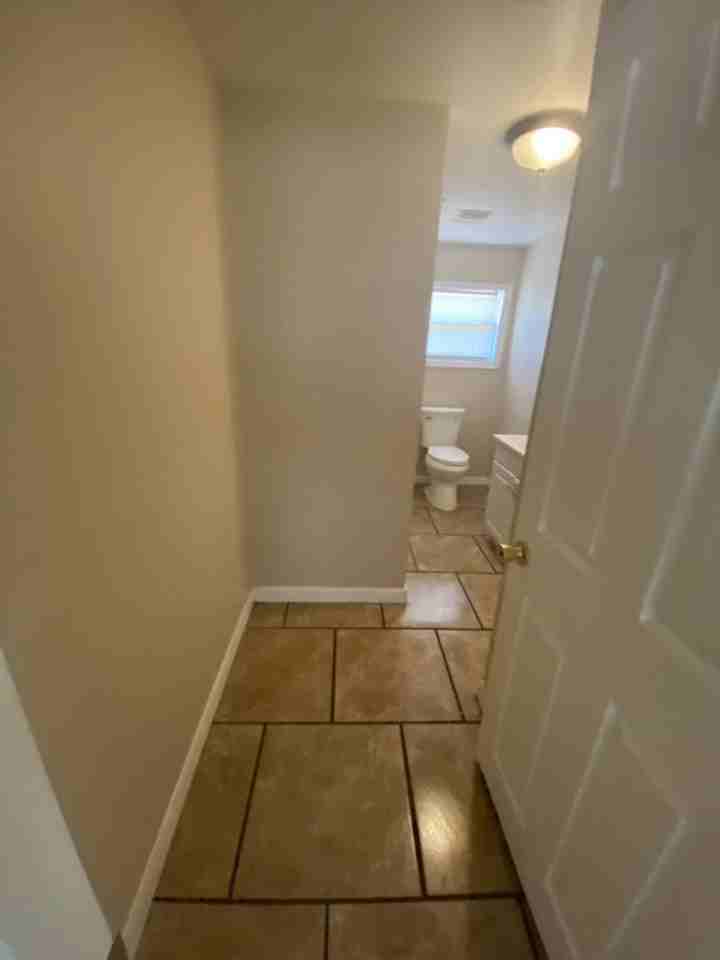 1001 Ne 5th St - Photo 3 of 12