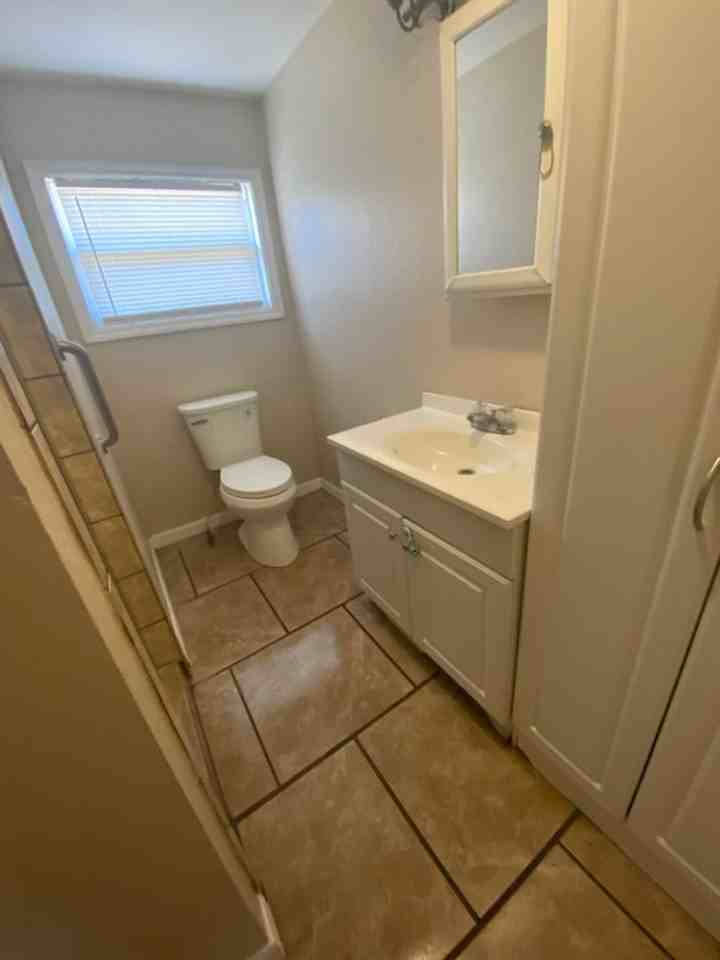 1001 Ne 5th St - Photo 4 of 15