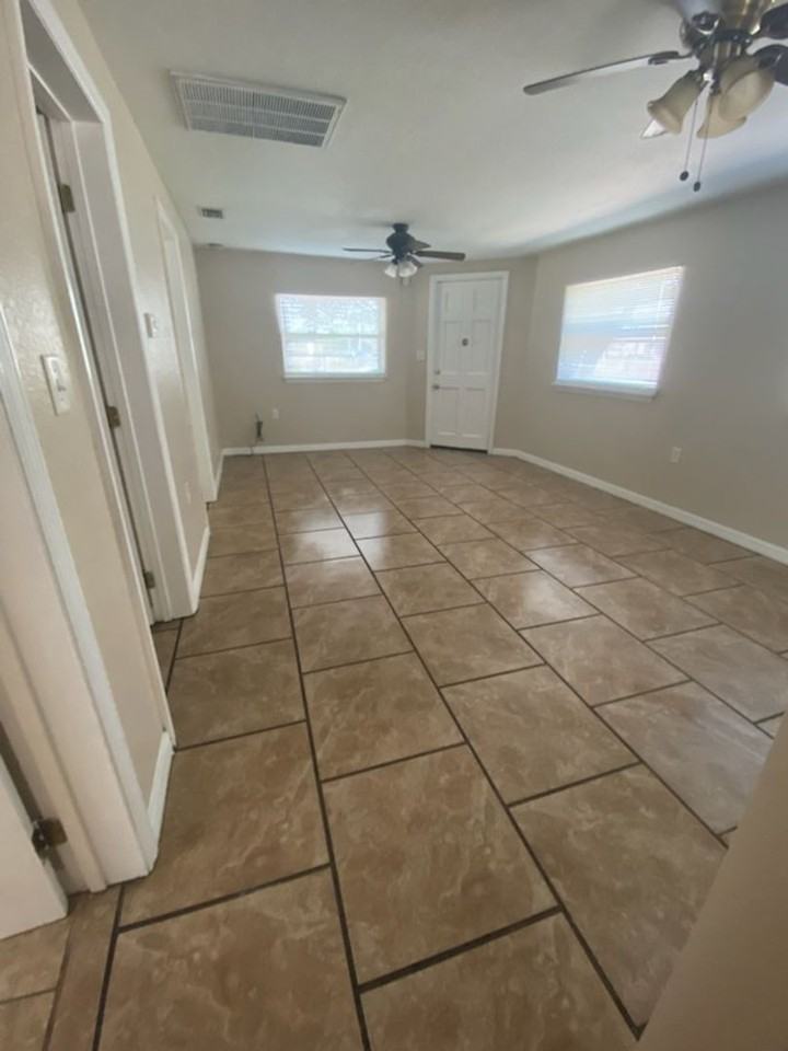 1001 Ne 5th St - Photo 5 of 15