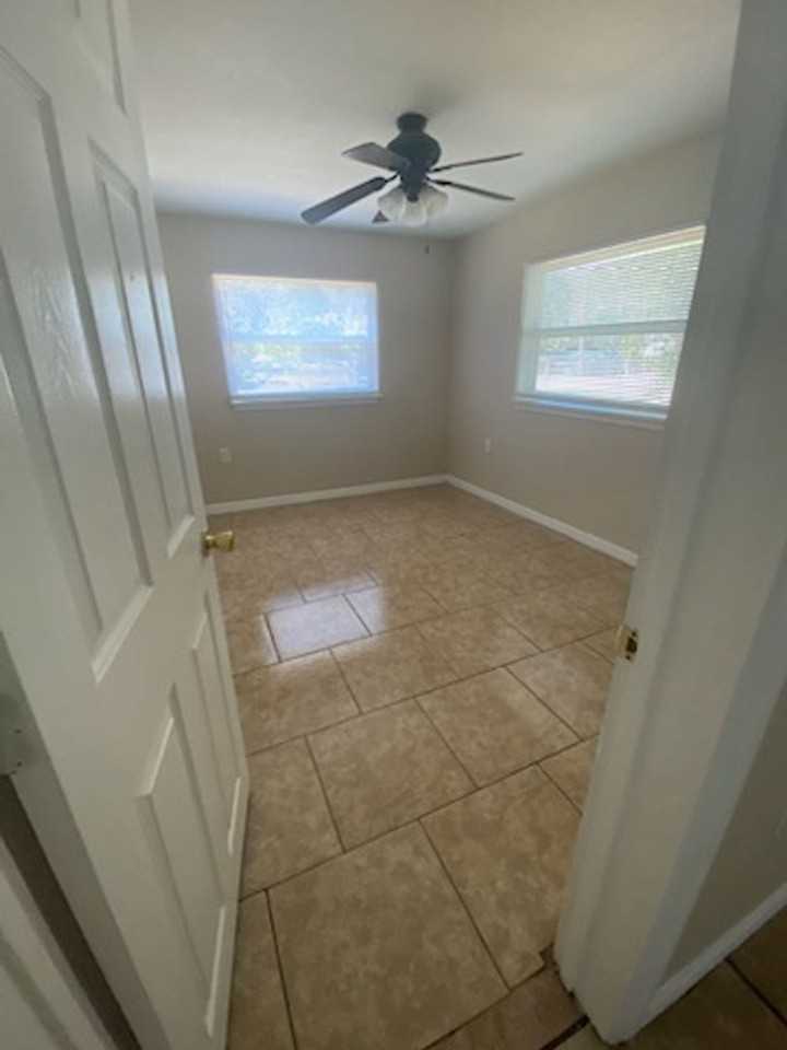 1001 Ne 5th St - Photo 7 of 15