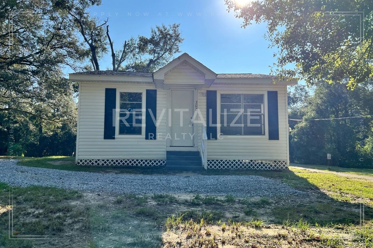 302 Grand Blvd - Photo 2 of 16