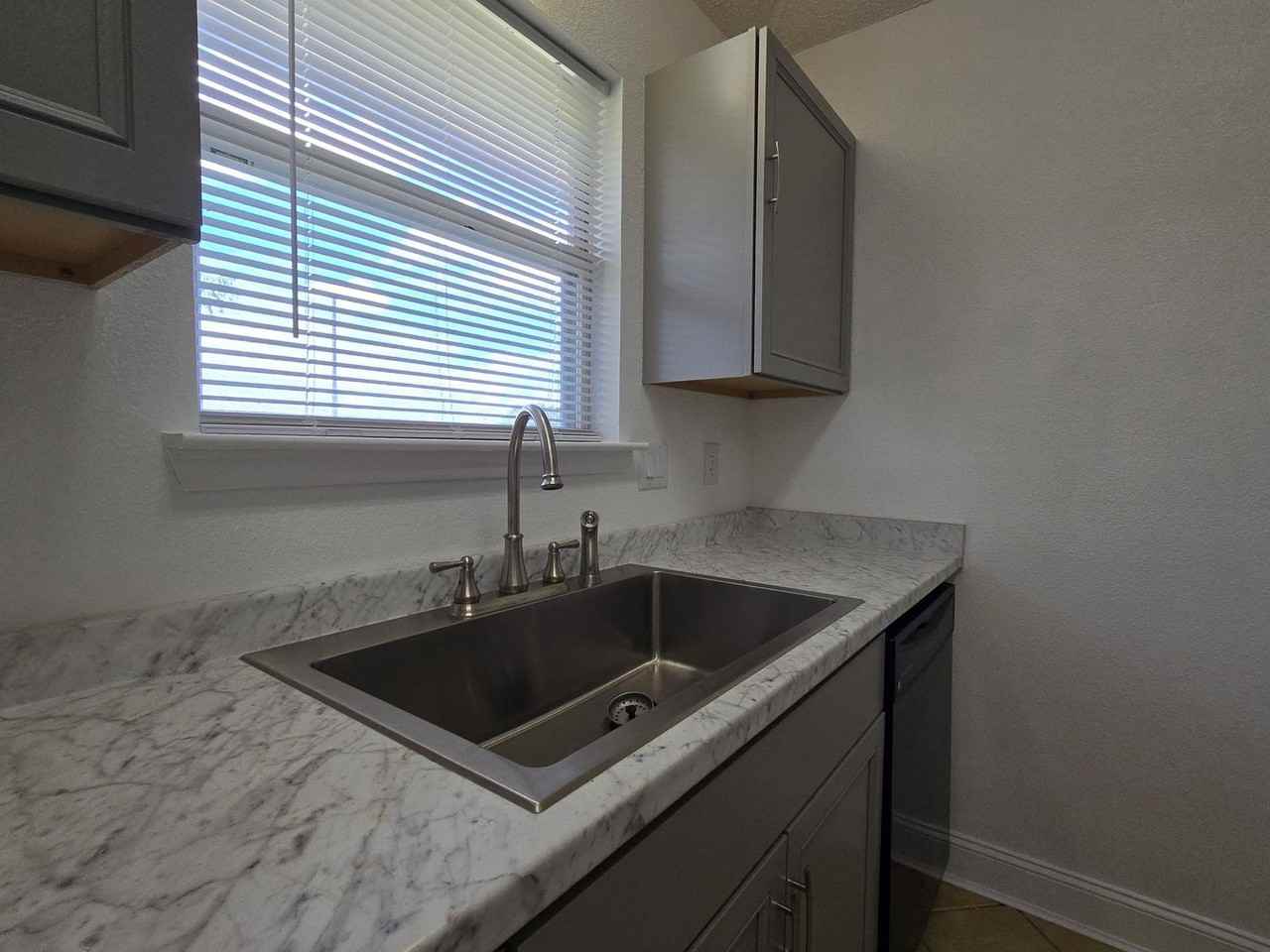 2102 Ruger Dr - Photo 7 of 26