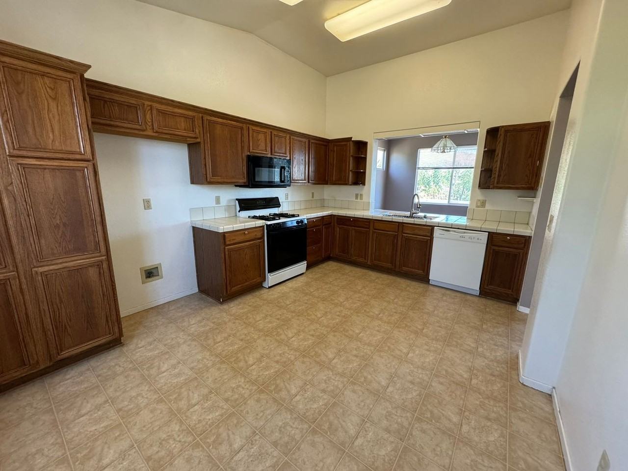 5435 Twin Creeks Dr - Photo 2 of 12