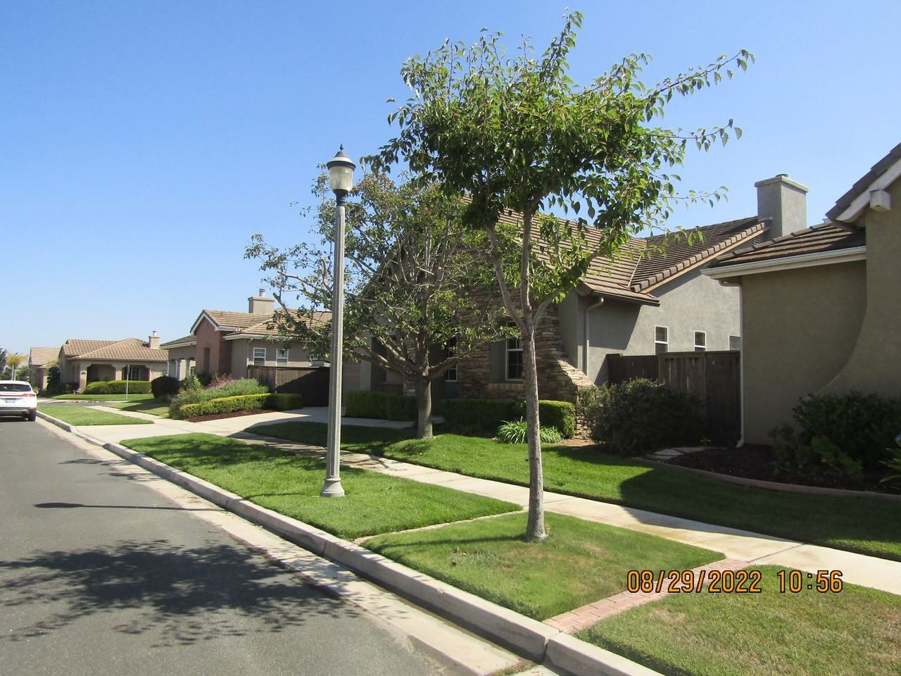 2434 Elliott St - Photo 2 of 46