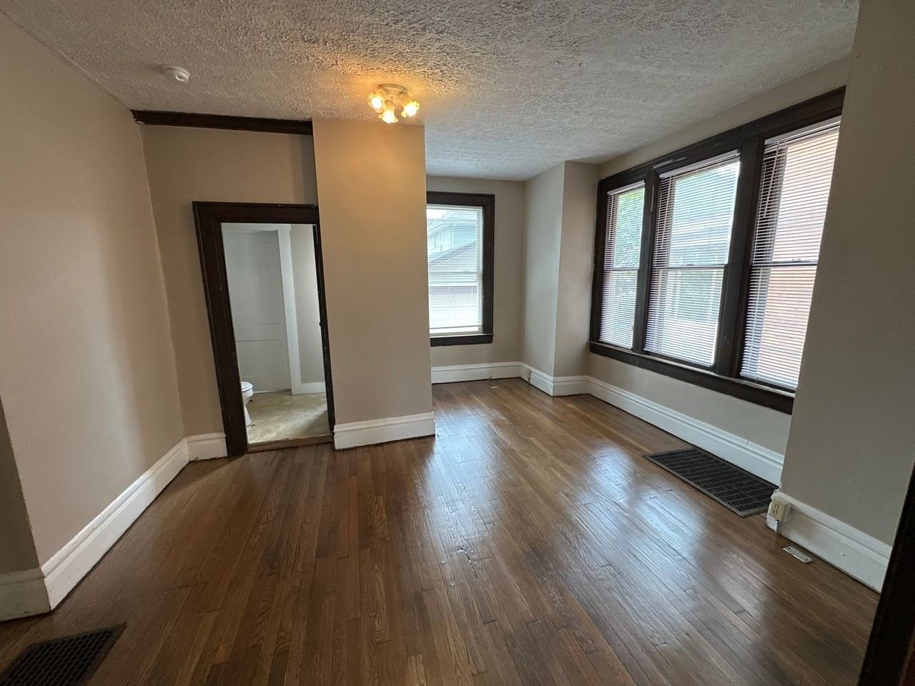 351 E 15th Ave - Photo 5 of 20