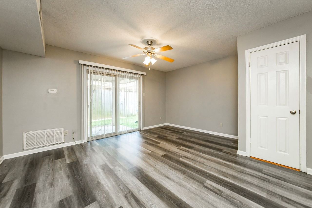 200 Crestview Dr - Photo 4 of 15