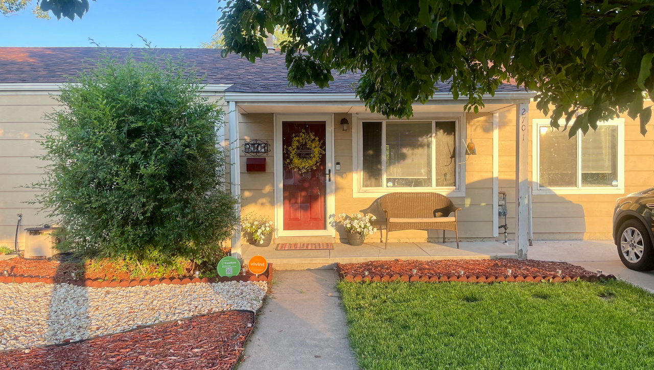 2701 S Glencoe St - Photo 4 of 20