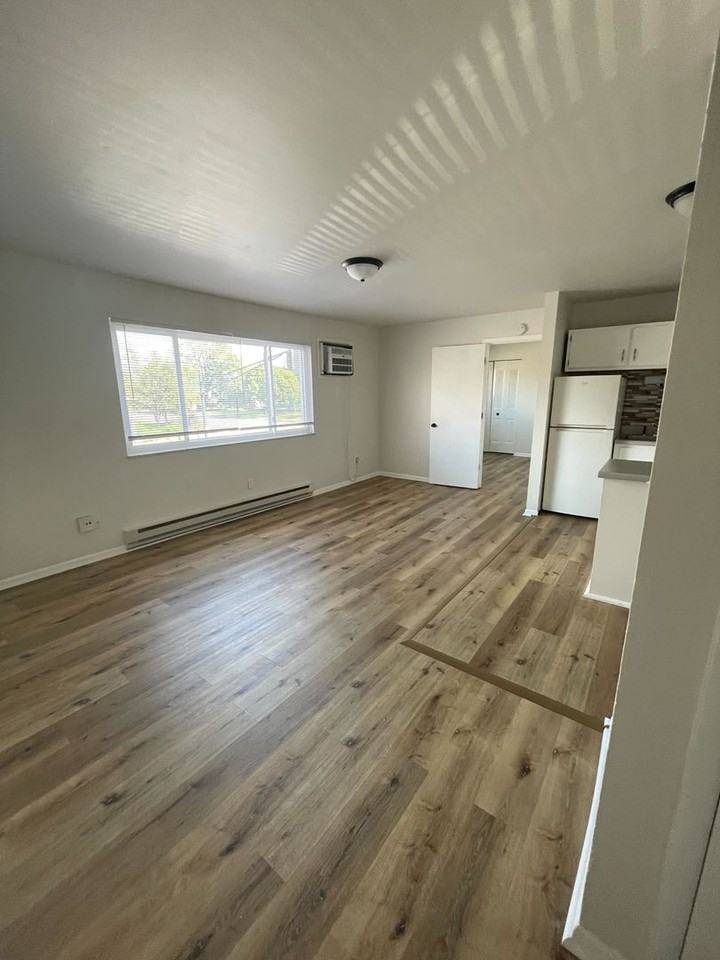 1302 W Sycamore St - Photo 3 of 11