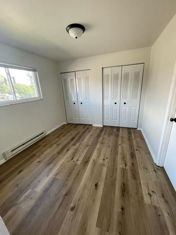 1302 W Sycamore St - Photo 5 of 11