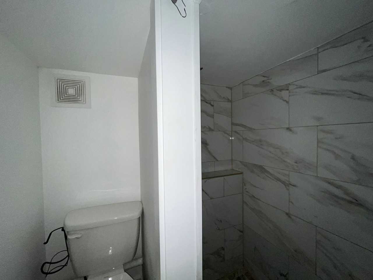 327 N 4th St #7 - Photo 4 of 7