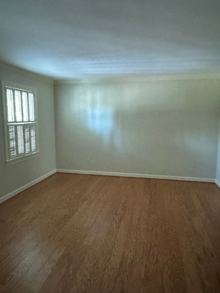 2632 Grosvenor Pl - Photo 2 of 11