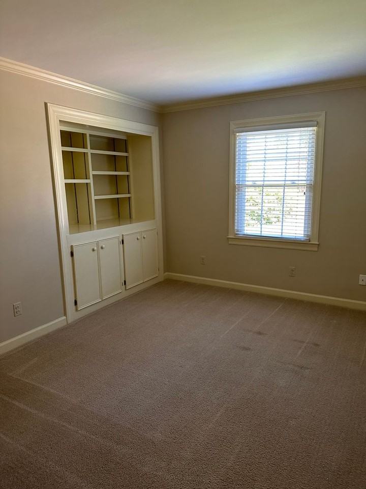 2632 Grosvenor Pl - Photo 6 of 11