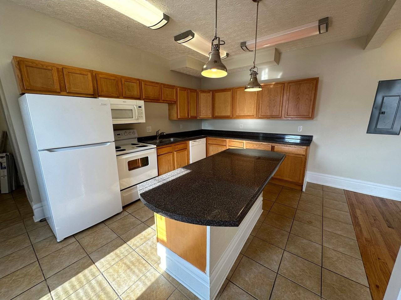 265 E 11th Ave - Photo 4 of 16