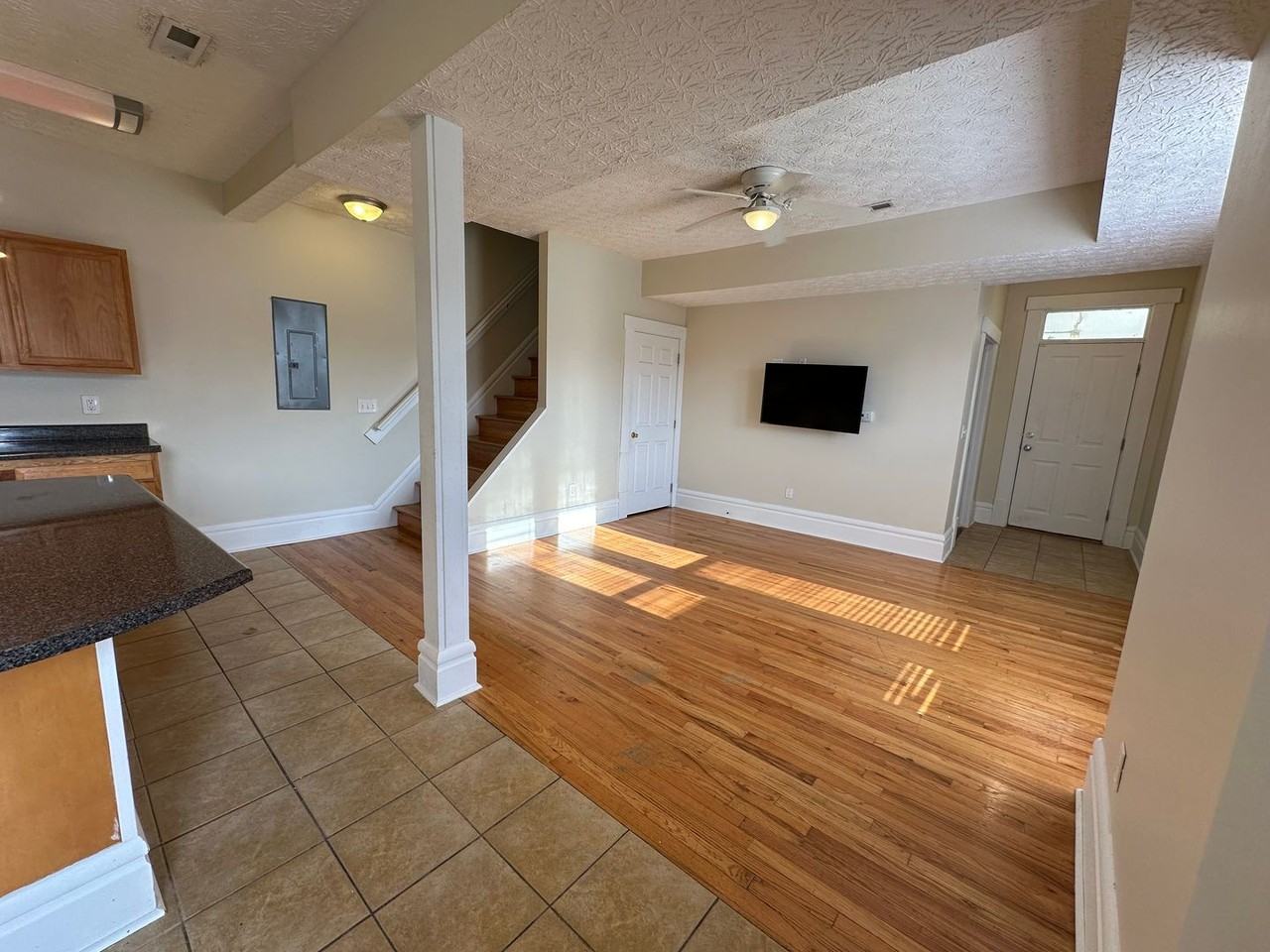 265 E 11th Ave - Photo 7 of 16