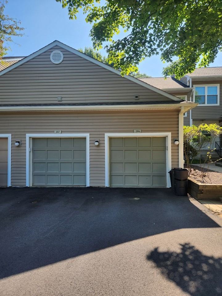 286 Stanton Ct - Photo 2 of 34