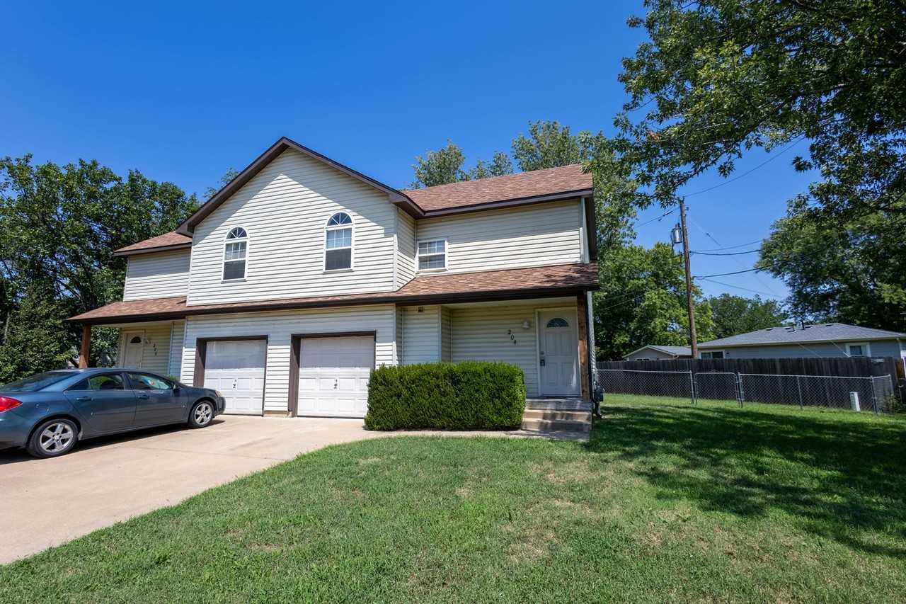 204-206 N Queen Ave - Photo 2 of 19