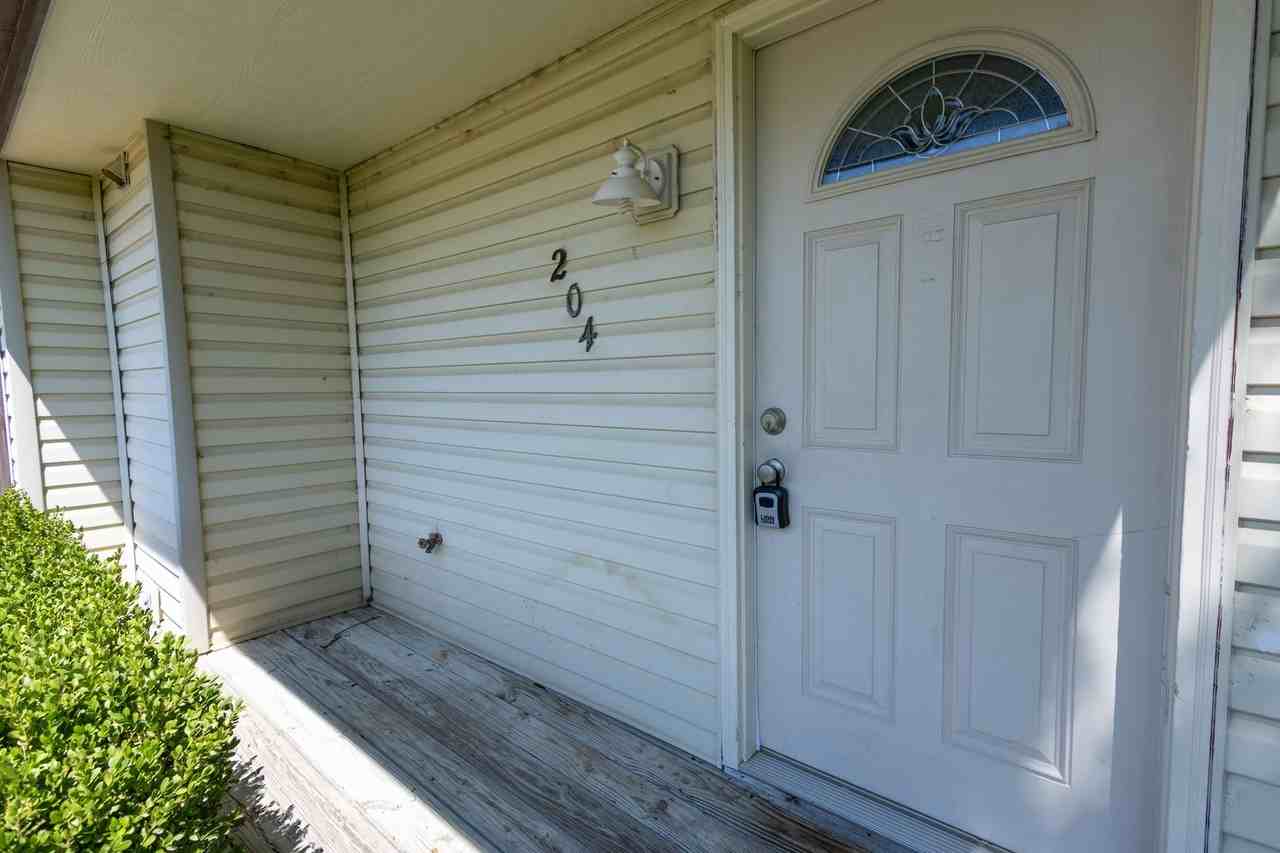 204-206 N Queen Ave - Photo 3 of 19