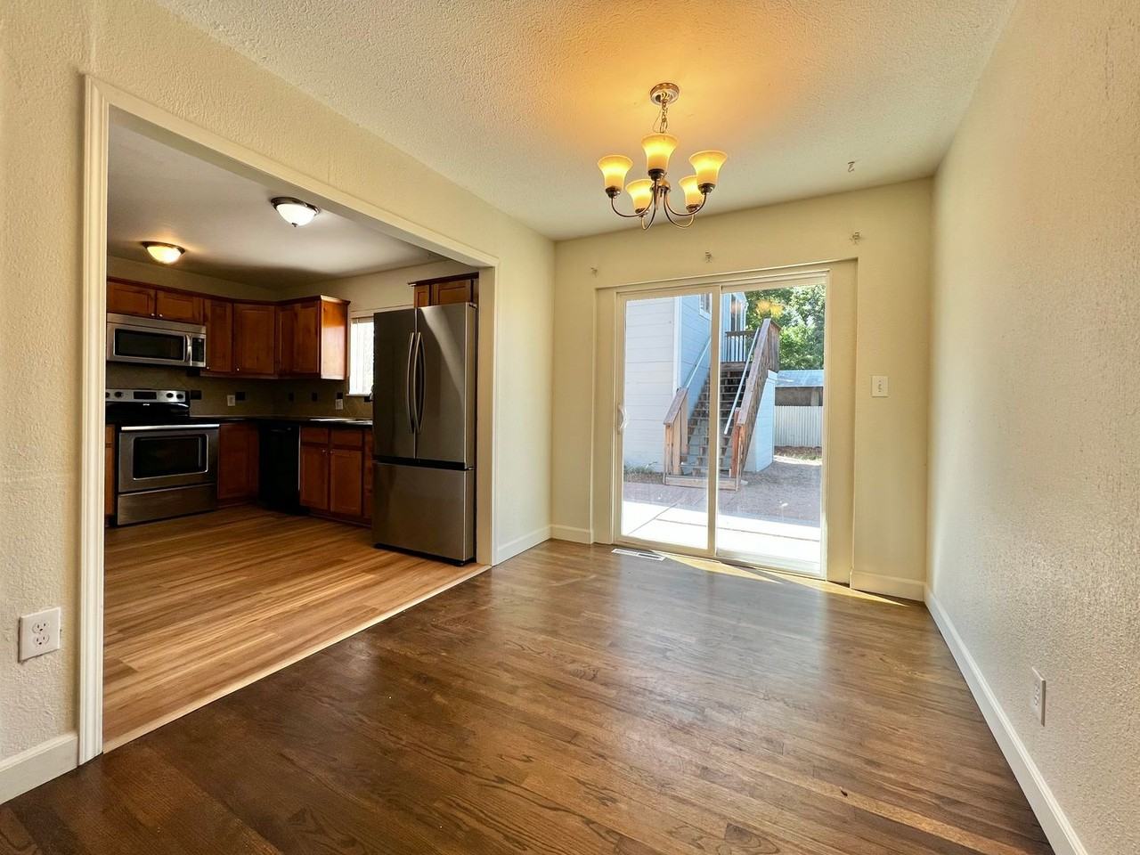 617 Duke Ln - Photo 3 of 30