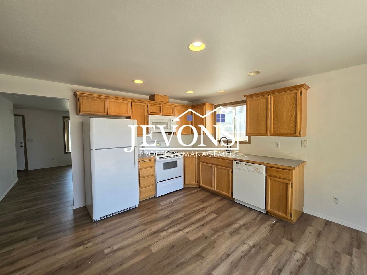 210 Millenium St - Photo 3 of 18