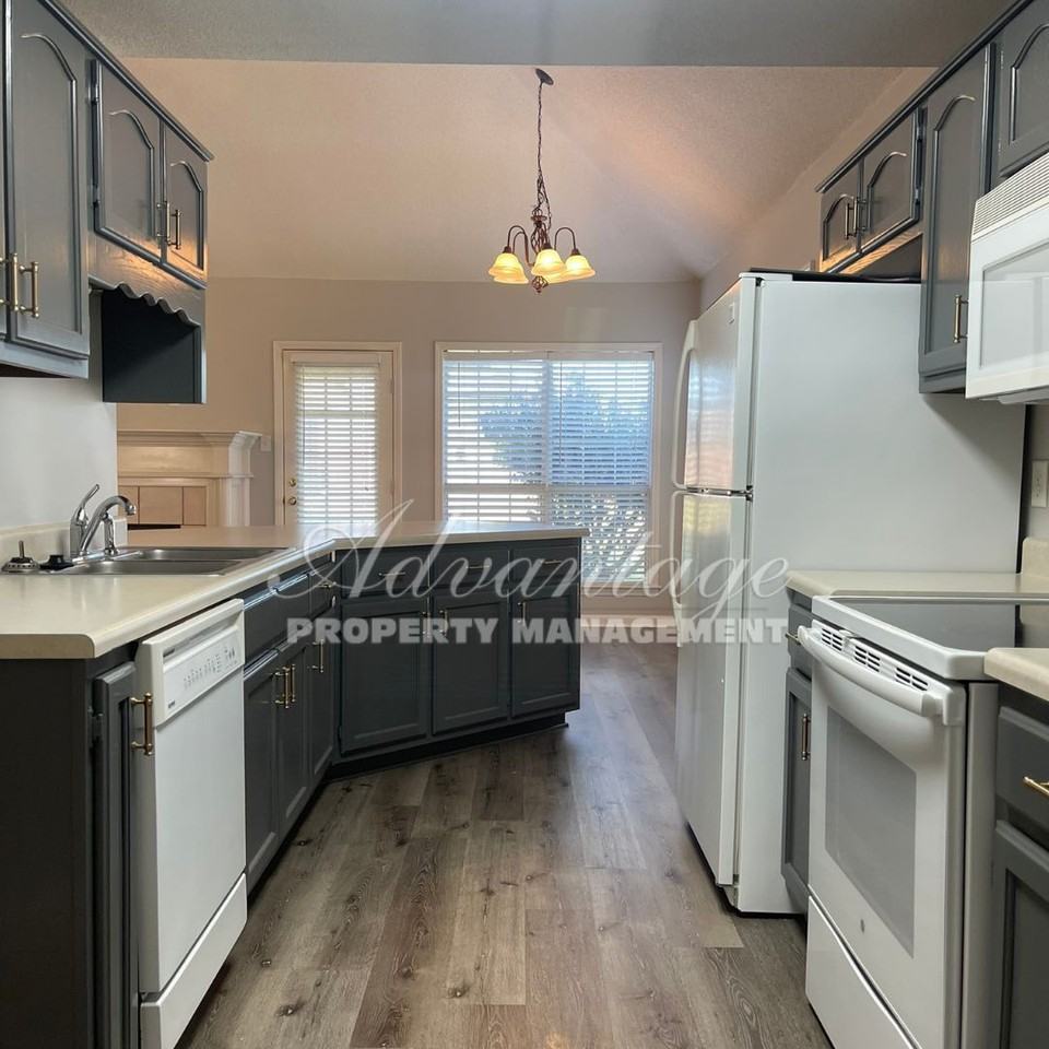 3030 Stonehenge Dr - Photo 4 of 12