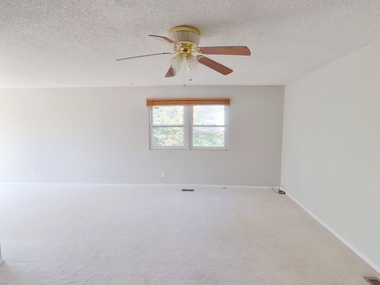3013 W Hadden Ave - Photo 3 of 24