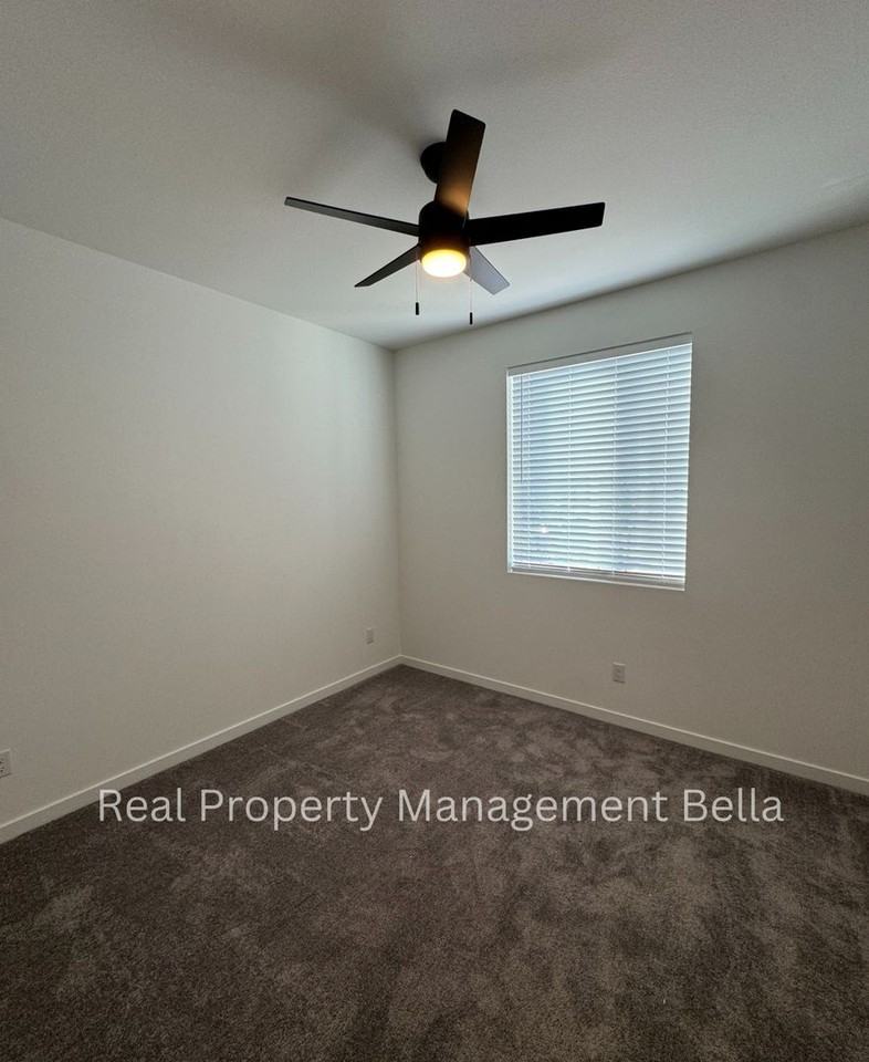 30810 Pinwheel Cir - Photo 2 of 33