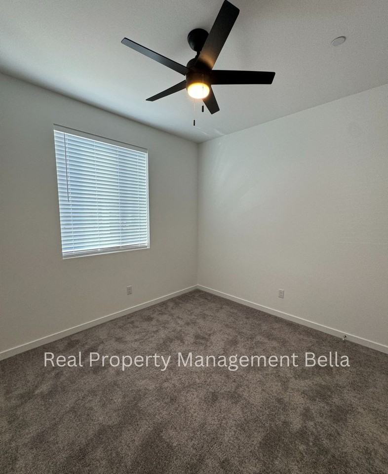 30810 Pinwheel Cir - Photo 3 of 33