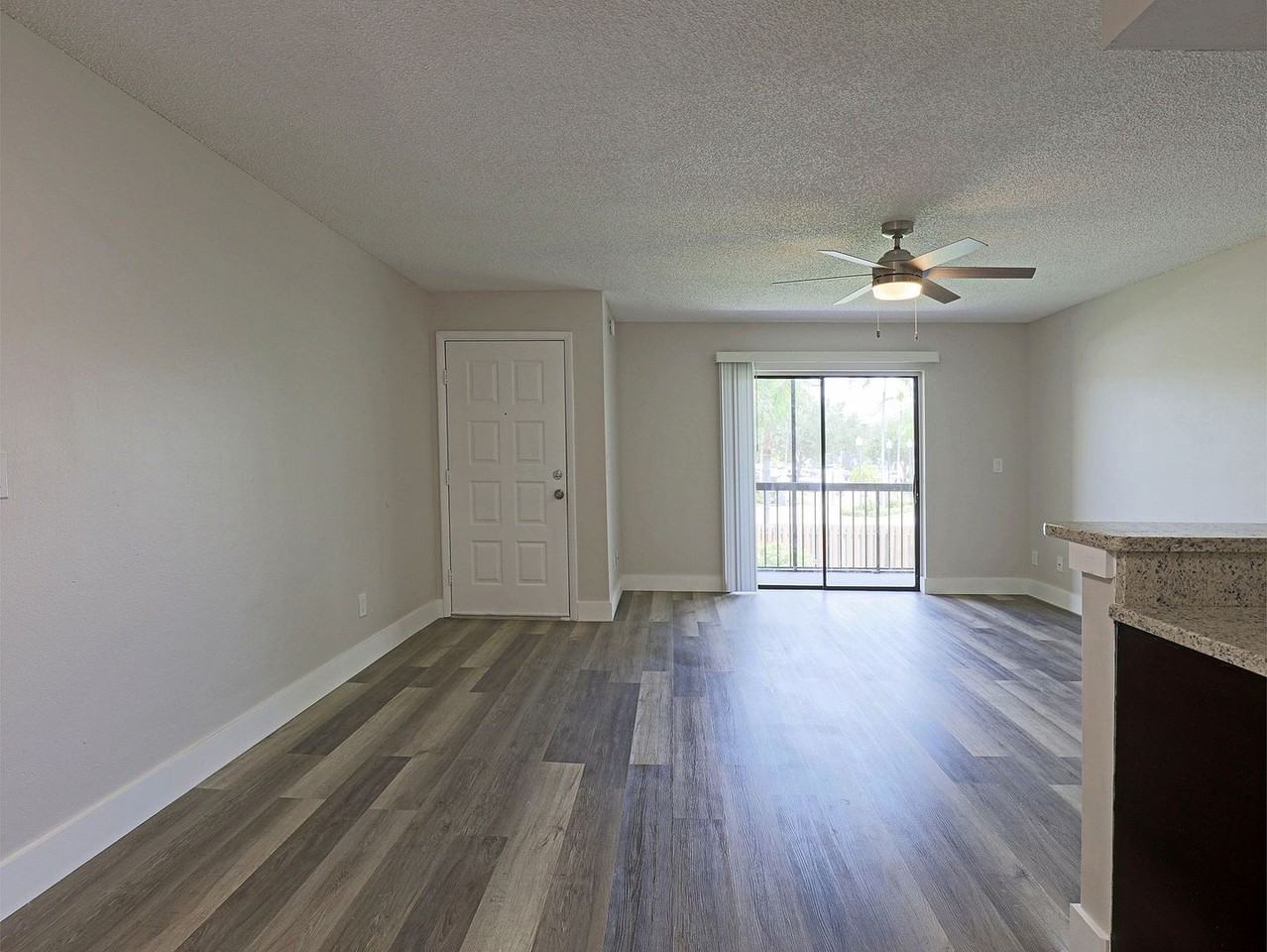 5303 Summerlin Rd - Photo 4 of 24