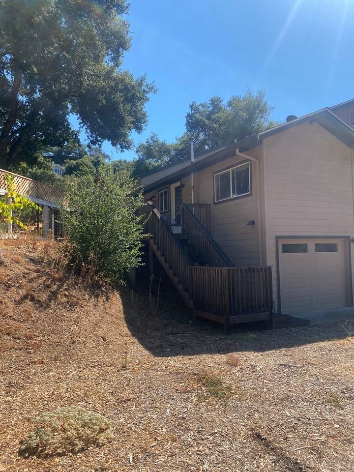 228 University St - Photo 2 of 22