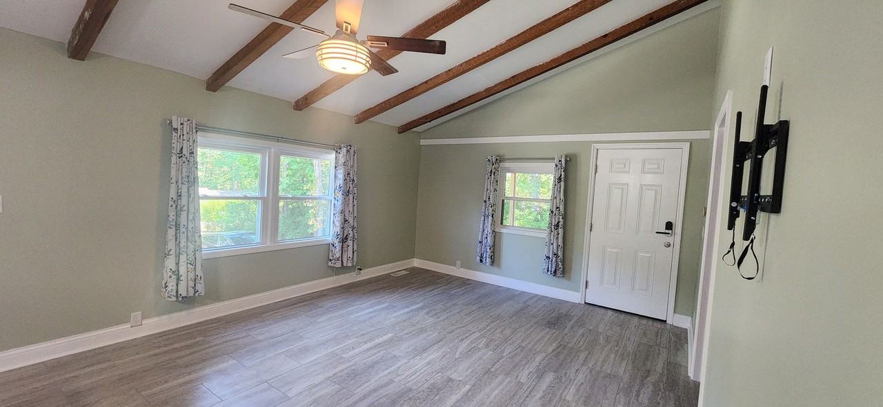 152 Lakeshire Dr - Photo 3 of 16