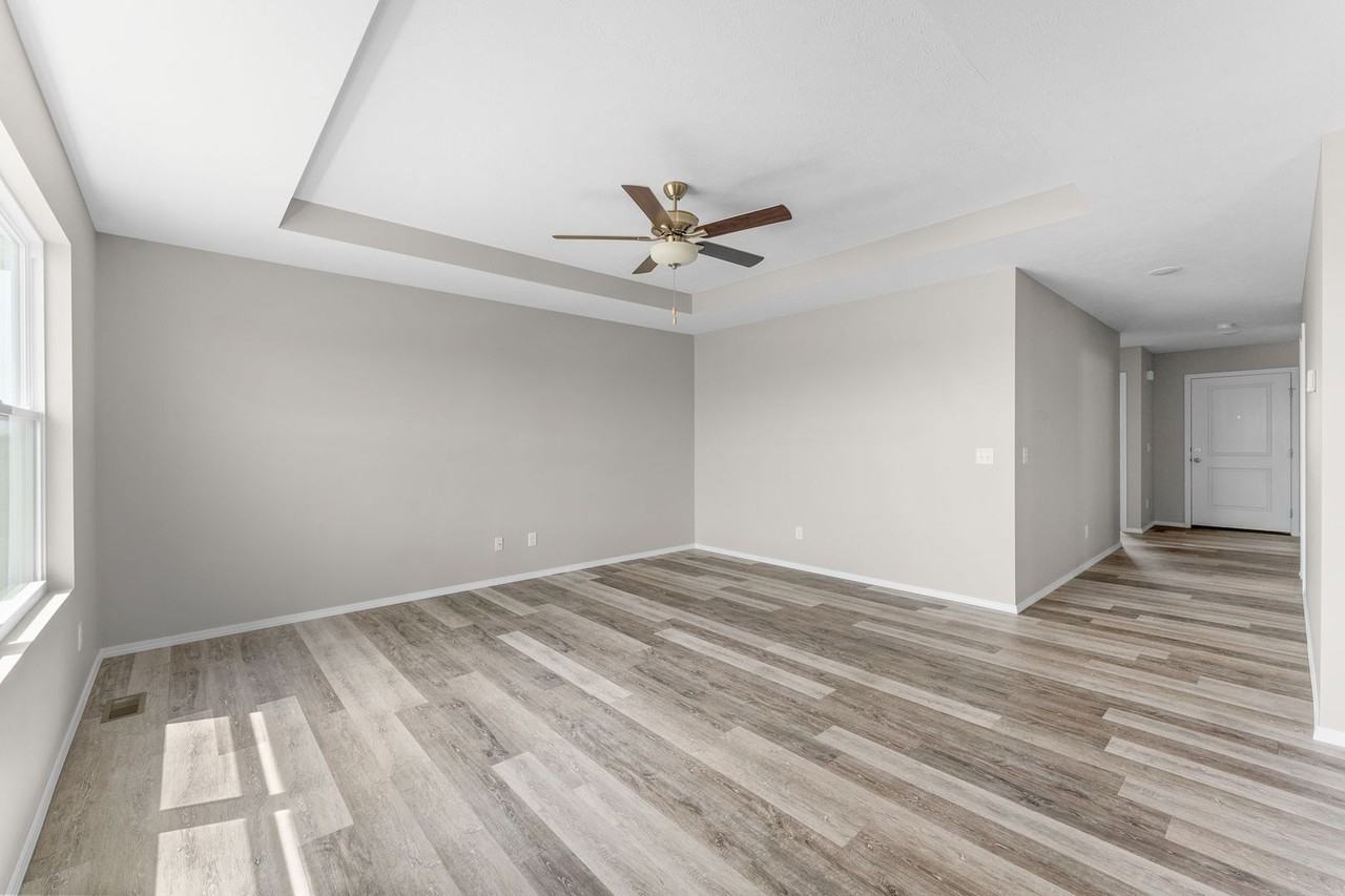 1392 E Perry St - Photo 5 of 23
